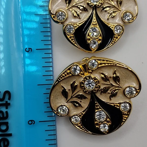 Exquisite Vintage Clip Earrings - Picture 8 of 8